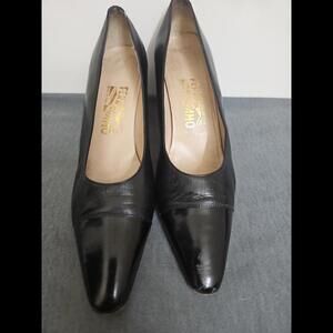 SALVATORE FERRAGAMO Vintage Cap Toe Patent Leather Spectator‎ Heel Sz 9.5AA